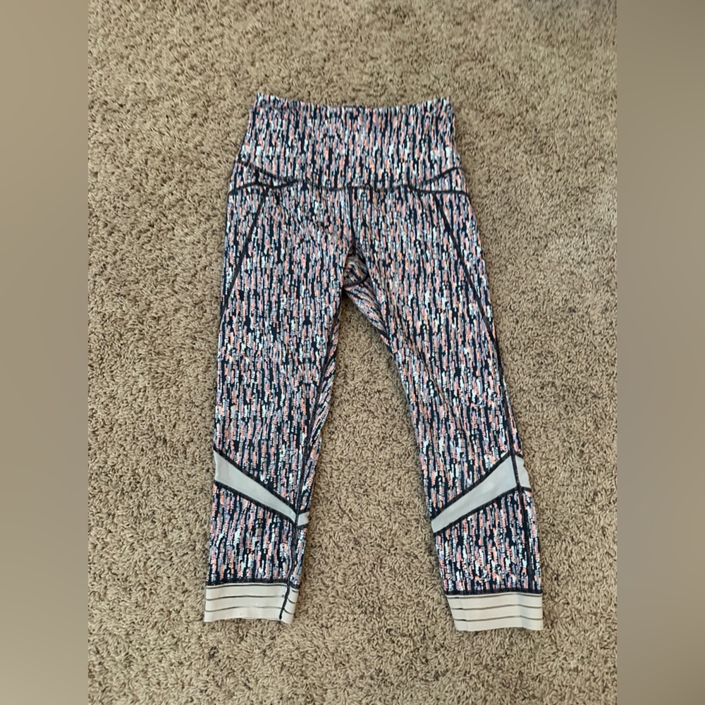 Zella Abstract Leggings in Size Small Cropped